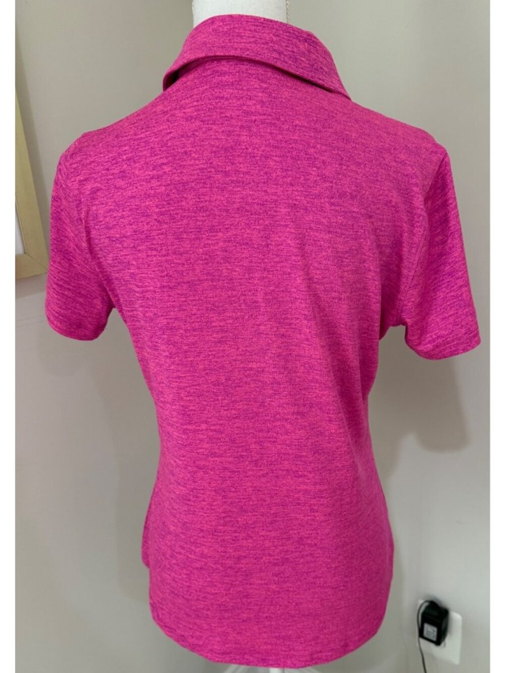 Under Armour New Women’s Medium Golf BMW Pink Polo Short Sleeve UPF 30 - Picture 10 of 10